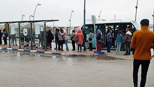 Van YYÜ'lü öğrencilerden ulaşım sorununu çözün çağrısı