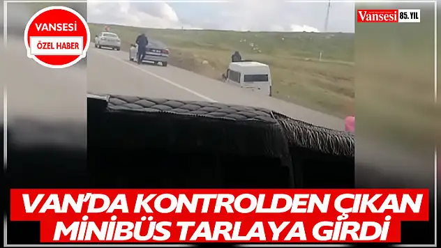 Van'da kontrolden çıkan minibüs tarlaya girdi