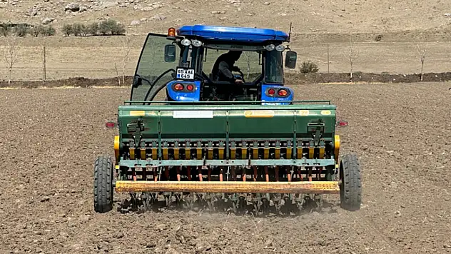 Vanlı çiftçilere makine desteği