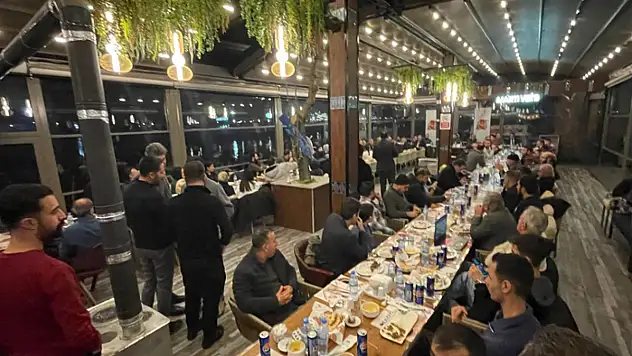 Vanlı gazeteciler yemekte buluştu