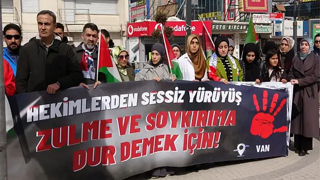 Vanlı hekimlerin protestosu sürüyor