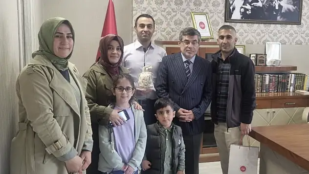 Vanlı minikler Gazze için harçlıklarını bağışladılar