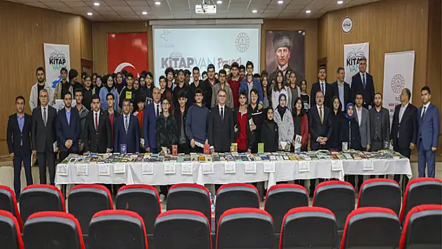 Vanlı öğrencilere kitap desteği