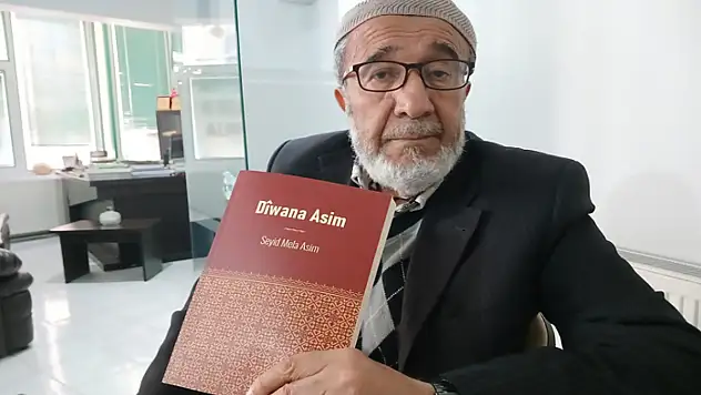 Vanlı Yazar Asım Karaalp'ten, Kürtçe kaside kitabı