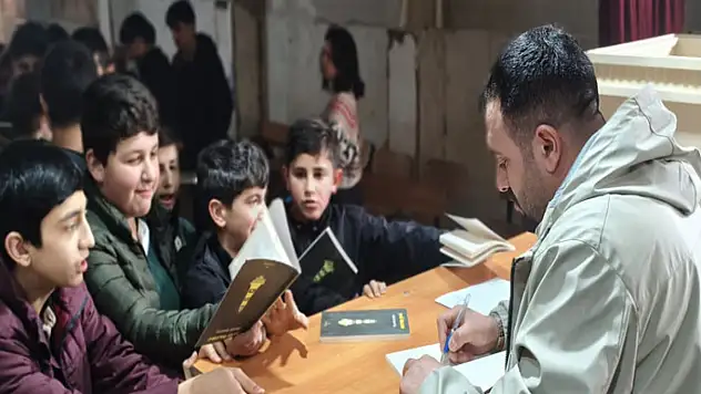 Vanlı yazar Davut Mortaş öğrencilerle buluştu