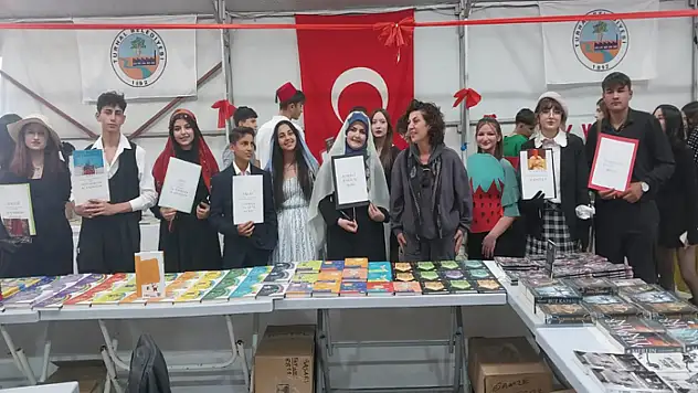 Vanlı yazar Leyla Mihrinaz Engin, okurlarıyla buluştu