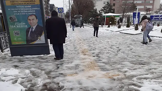 Vanlılar kaldırımların temizlenmesini istiyor