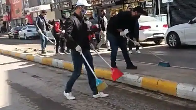 Vanlılar şehri temizlemeye başladı