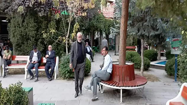 Vanlılar sonbahar güneşinin tadını çıkarıyor