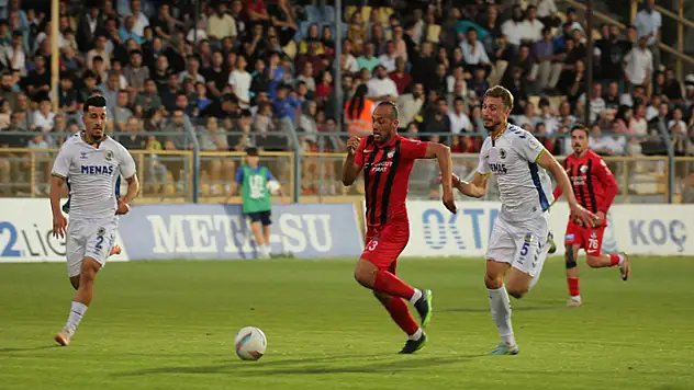 Vanspor, deplasmanda Menemenspor'u 3-1 yenerek ikinci tura yükseldi
