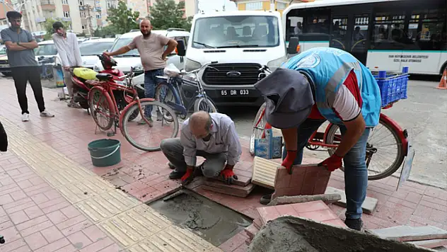 Vanyolu Mahallesi'nde kaldırım bakım ve onarım çalışması