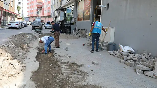 Vanyolu Mahallesi'nde parke taşı döşeme çalışmaları devam ediyor