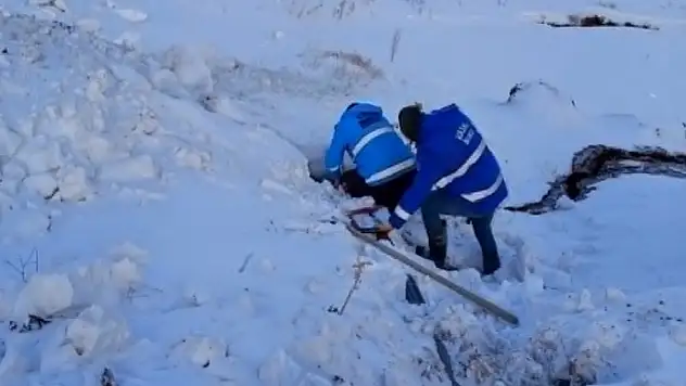 VASKİ'den zorlu kış mesaisi: Değirmenköy'de su arızası giderildi