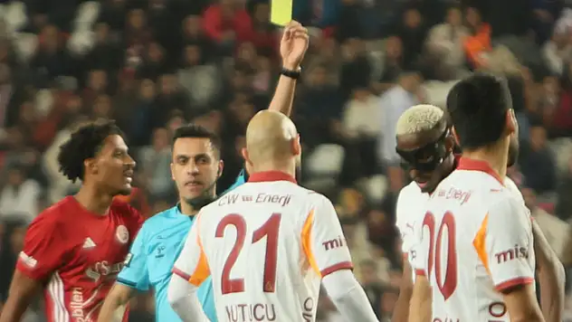 Victor Osimhen cezalı duruma düştü