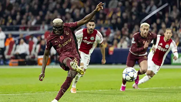 Victor Osimhen'den Avrupa'da ilk hat-trick