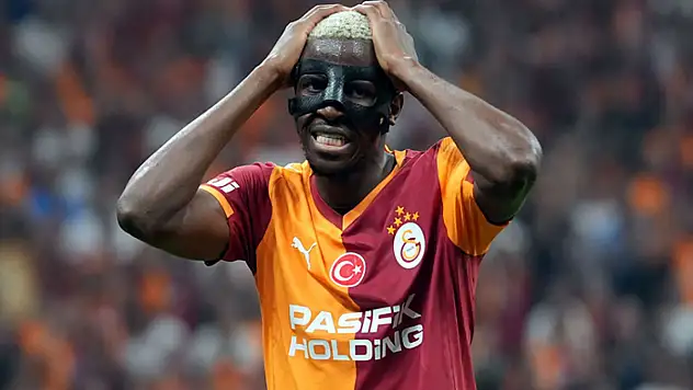 Victor Osimhen'in ayak bileğinde gerilme tespit edildi