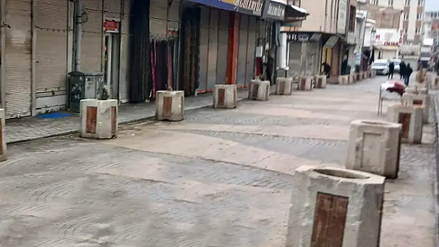 Yağmur yağdı, cadde ve sokaklar temizlendi