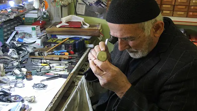 Yarım asırdır zamanı ayarlıyor