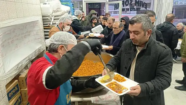 Yemek şirketinden ücretsiz iftar yemeği