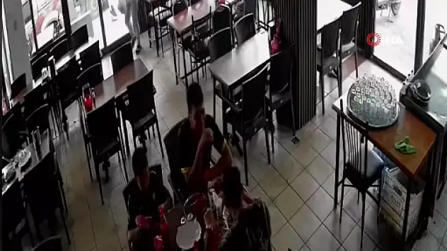 Yemek yerken boğazına lokma kaçan genç Heimlich manevrasıyla kurtarıldı