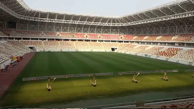 Yeni Malatyaspor'dan geriye kusursuz stat zemini kaldı