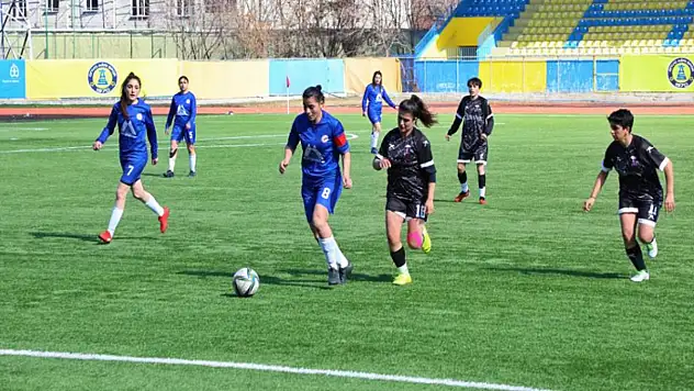 Yeşil sahanın melekleri farklı kazandı