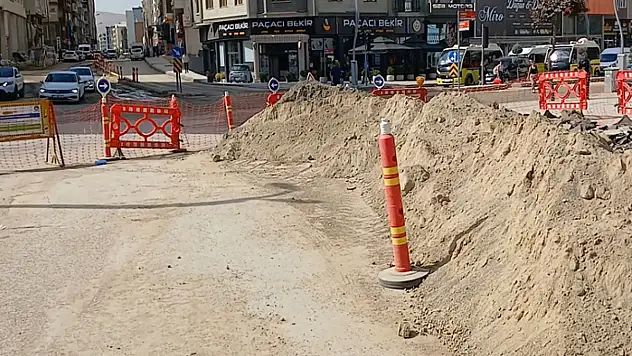 Yol çalışmaları ağır aksak ilerliyor