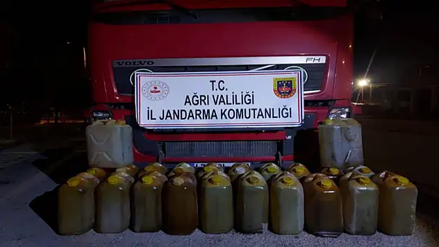 Yol kontrolünde kaçak akaryakıt ve sigara ele geçirildi