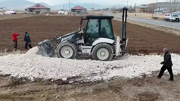 Yukarı Işıklı Mahallesinde yol onarım çalışmaları aralıksız sürdürülüyor