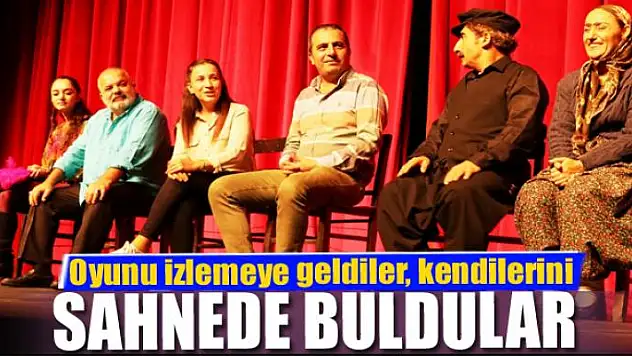 Oyunu izlemeye geldiler, kendilerini sahnede buldular