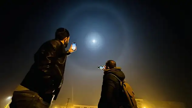 Yüksekova'da ay halesi görüntülendi