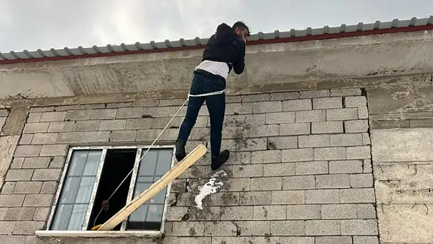 Yüksekova'da yürekleri ağza getiren kaza