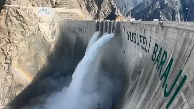 Yusufeli Barajı'nda üst kapakların testleri tamamlandı