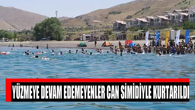 Yüzmeye devam edemeyenler can simidiyle kurtarıldı