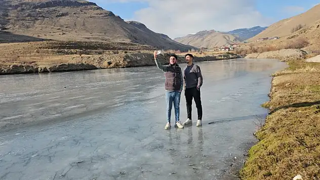 Zilan Çayı dondu
