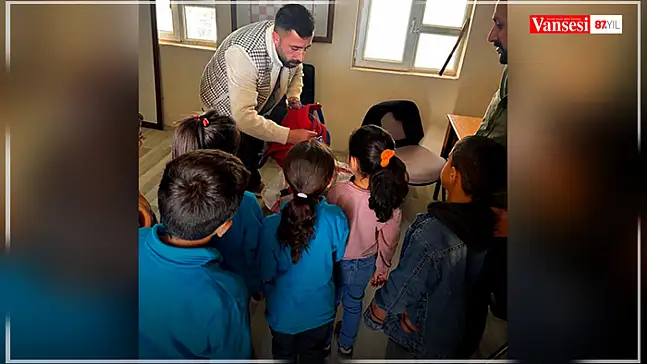 Başkale'de 220 öğrenciye kırtasiye desteği