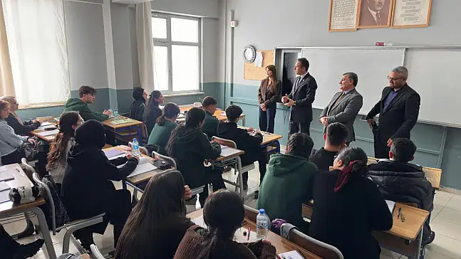 Kaymakam Bakan'dan öğrencilere ziyaret