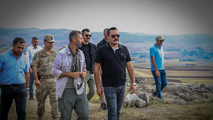 Türkmeneoğlu, Körzüt Kalesi kazı çalışmalarını inceledi