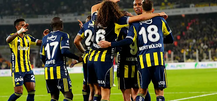 Fenerbahçe'nin namağlup ünvanını 21. haftada da sürdürdü