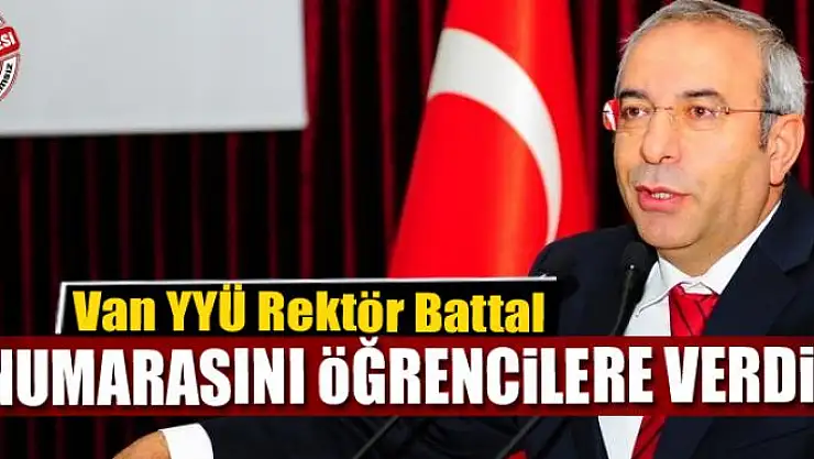 Rektör Battal, cep telefonu numarasını öğrencilere verdi