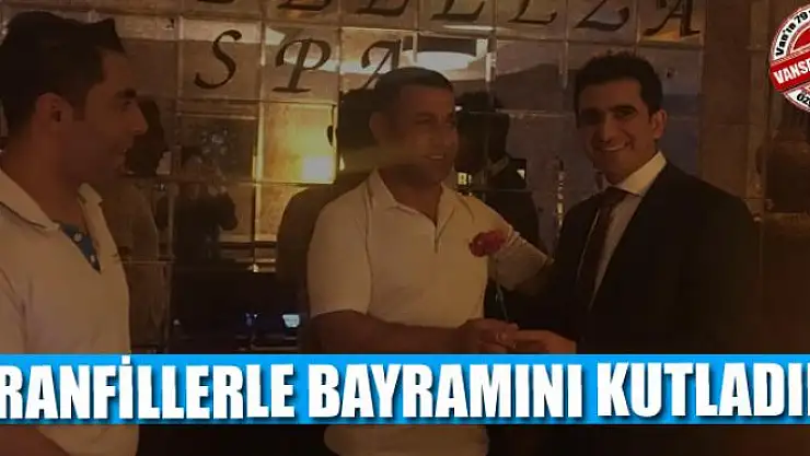 KARANFİLLERLE BAYRAMINI KUTLADILAR
