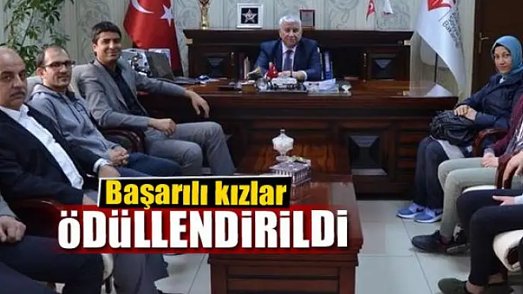 Başarılı kızlar ödüllendirildi 
