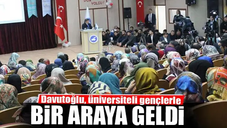 Davutoğlu, üniversiteli gençlerle bir araya geldi