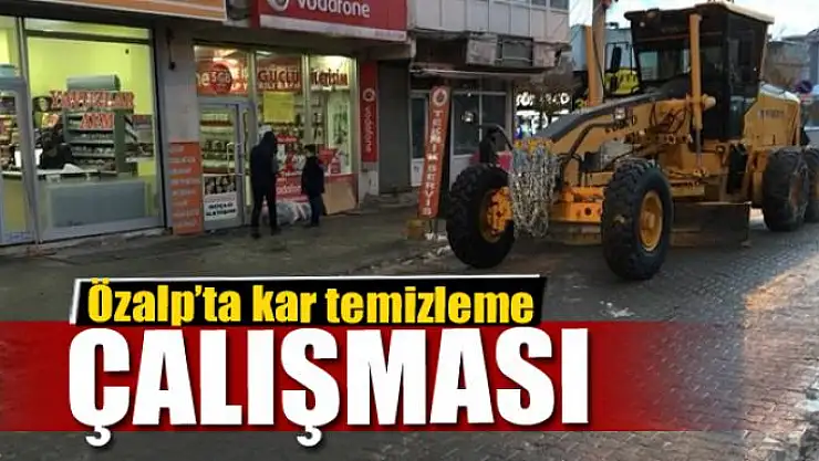 Özalp ilçesinde kar temizleme çalışması 