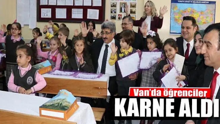 Van'da öğrenciler karne aldı