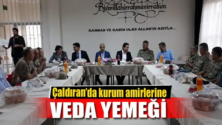 Çaldıran'da kurum amirlerine veda yemeği 