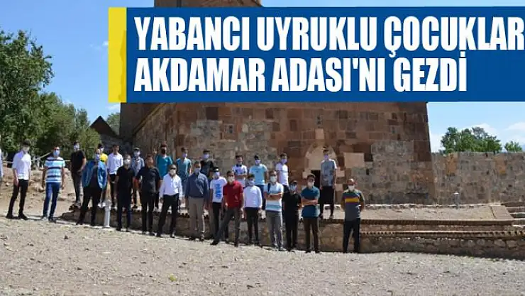 Yabancı uyruklu çocuklar Akdamar Adası'nı gezdi