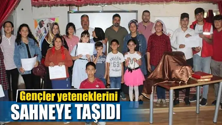 Gençler yeteneklerini sahneye taşıdı