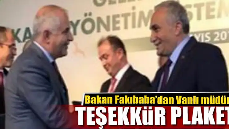 Bakan Fakıbaba'dan Vanlı müdüre teşekkür plaketi