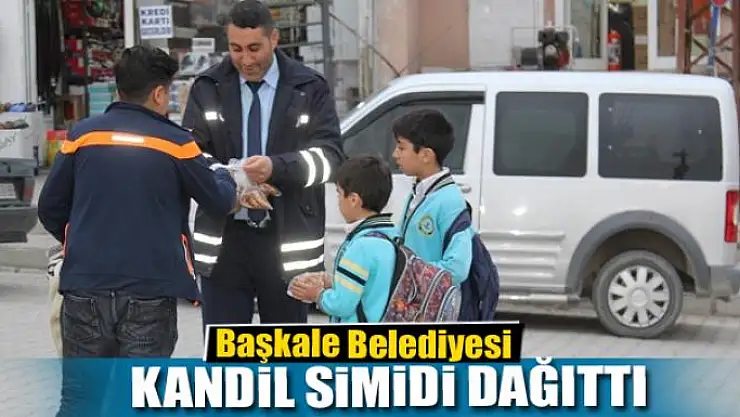 Başkale Belediyesi kandil simidi dağıttı 